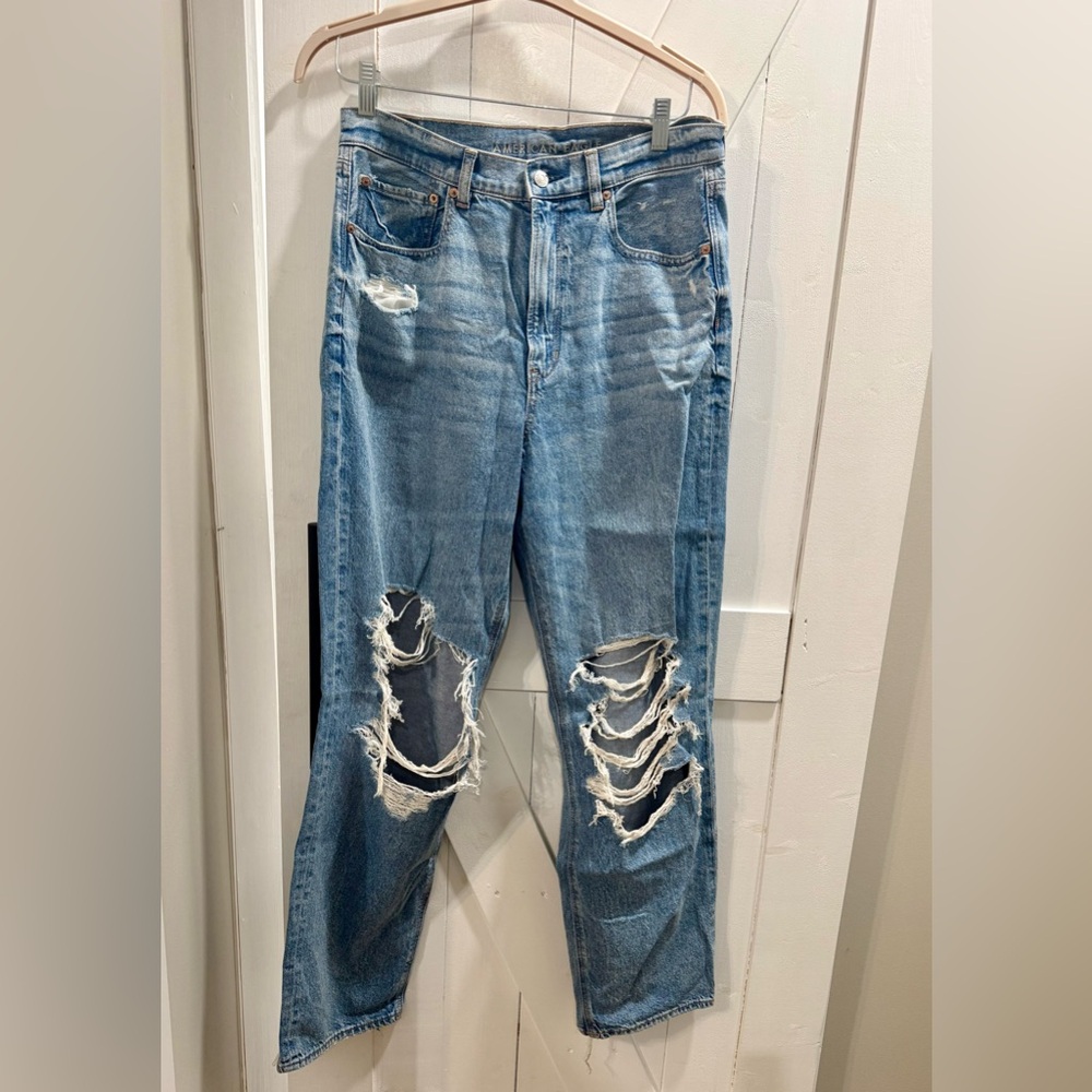American Eagle Outfitters Light Blue Denim Jeans (Ripped)